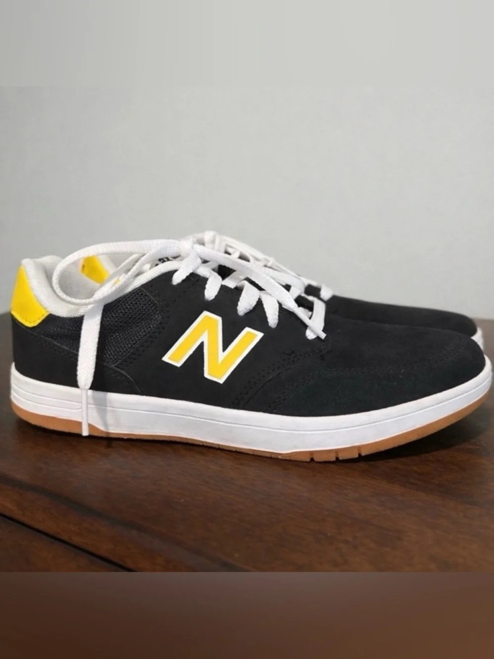 New Balance Numeric 425 Black Yellow Gum Skate Sneakers Women’s 8
